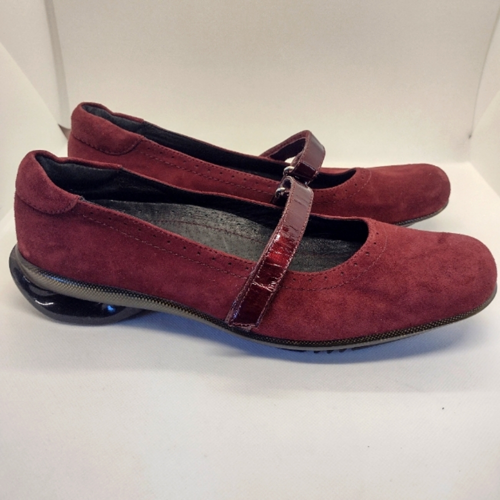 Asgi Mary Jane comfort shoes size 9